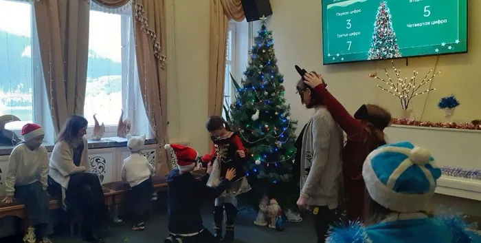 photo_5368772591486701423_y