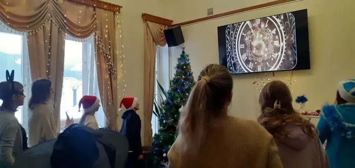 photo_5368772591486701460_y