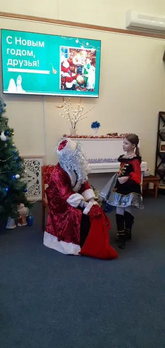 photo_5368772591486701390_y