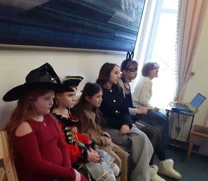 photo_5368772591486701446_y