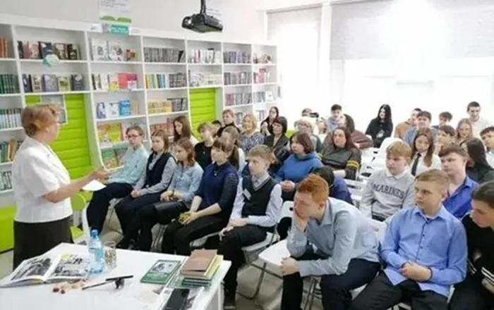Плотникова Н.Х. в учебном помещении